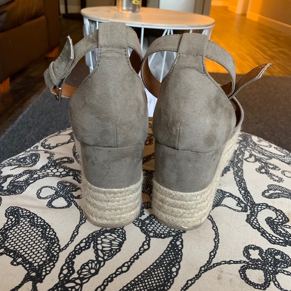 Steve Madden Platform Sandals - Picture 3 of 3